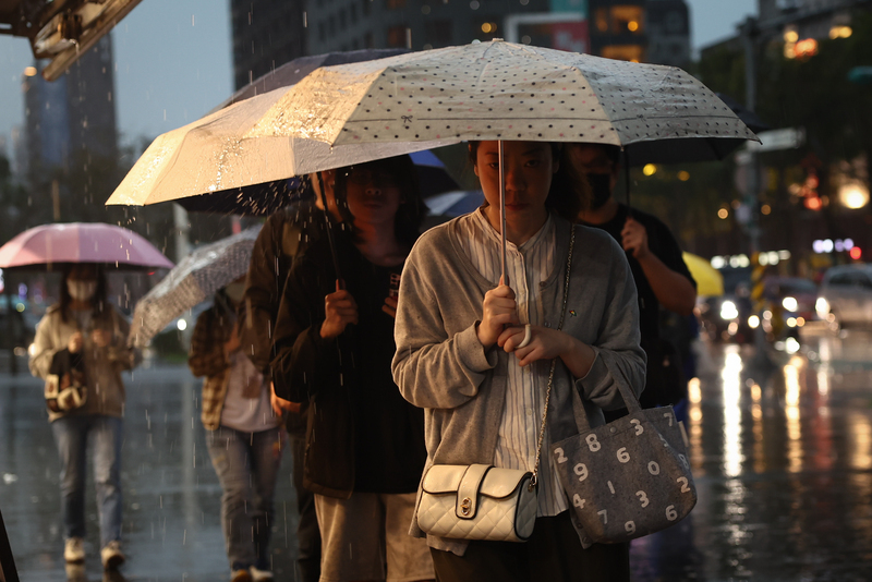 各地偏冷降雨逐漸增多 北宜白天高溫僅16度