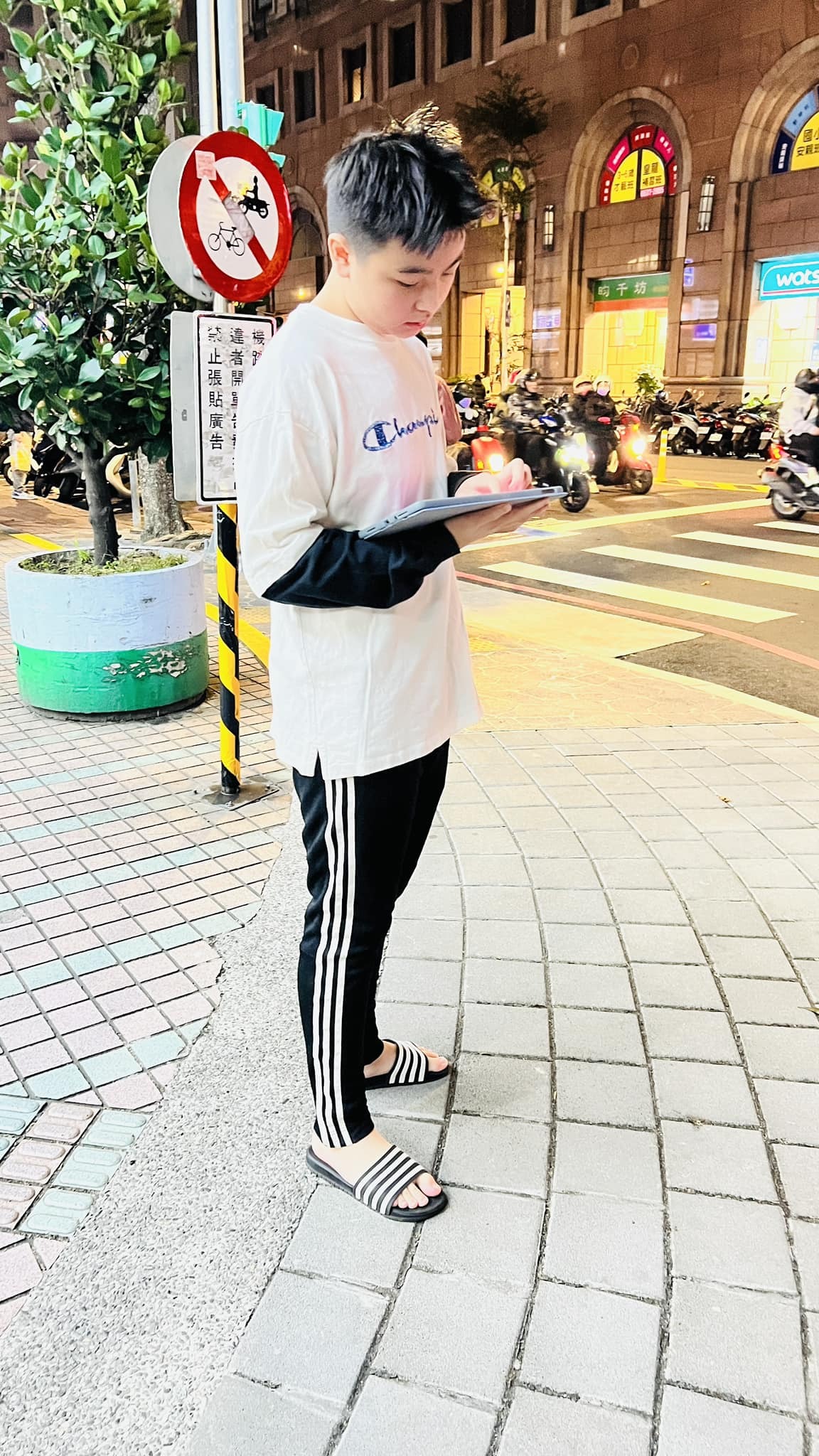 假日從事攀岩抱石紓壓，透過線上密集課程，完成心理諮商相關知識學習！