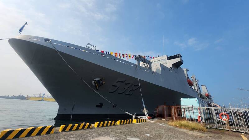 海軍114年敦睦遠航艦隊7日起至22日執行國內環島航訓任務，依序靠泊國內7大港口，首站落腳高雄港新濱碼頭。中央社記者洪學廣攝  114年3月7日 (圖：中央社)