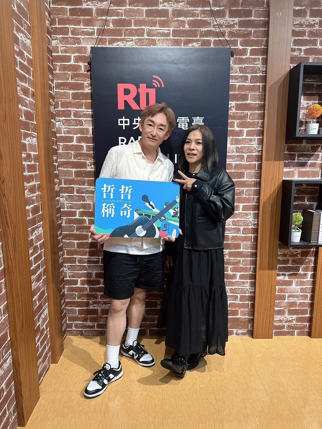 每首歌都潛進你生命，每一步前進都感覺得到她獨有的硬頸精神的客家療癒女聲