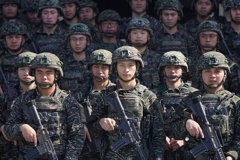 總統宣布國軍4/1起加薪 學者：有助提升士氣、降低志願役流失