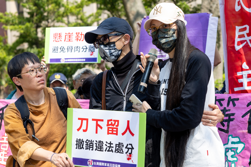陸配亞亞遭廢居留權確定 最高行政法院駁回 中共中央軍委副主席消失17天 美國媒体報導 習近平清洗共軍，何衛東成最新受害者    台灣最高樹首入鏡！ 雪融翻山涉溪 找樹的人團隊完整記錄84.1公尺「大安溪倚天劍」