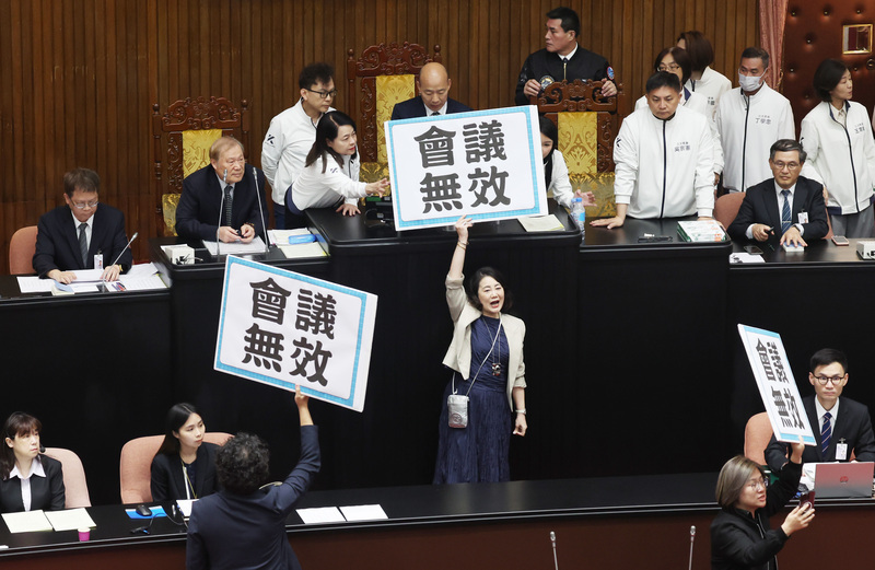 反廢死、反戒嚴公投 國民黨團挾人數強行逕付二讀