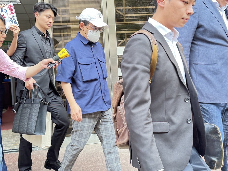 黃子佼涉持有兒少性影片二審開庭 改口坦承部分犯行