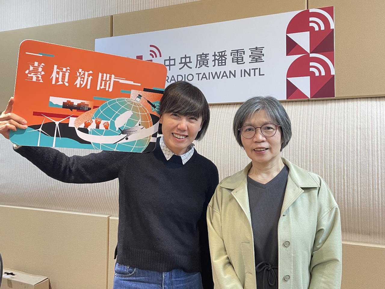 《民主，練習中》：揭開政治幕後的魔幻現實
