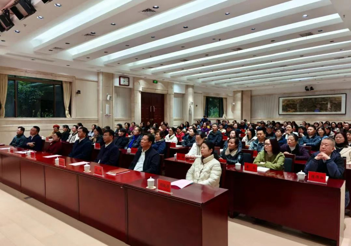 再貪恐「株連家族」!中國邀官員配偶觀看懺悔片