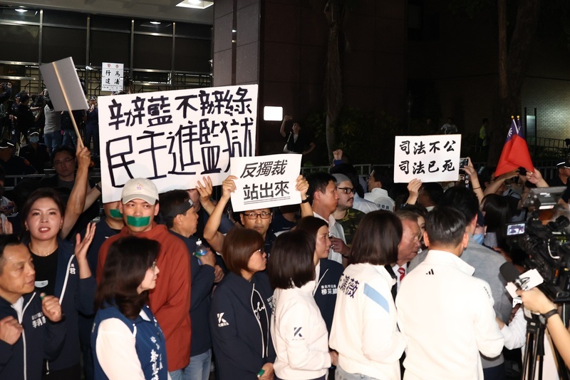 蔣萬安赴北檢聲援提倒閣主張 民進黨團：蔣為救大罷免帶頭違法