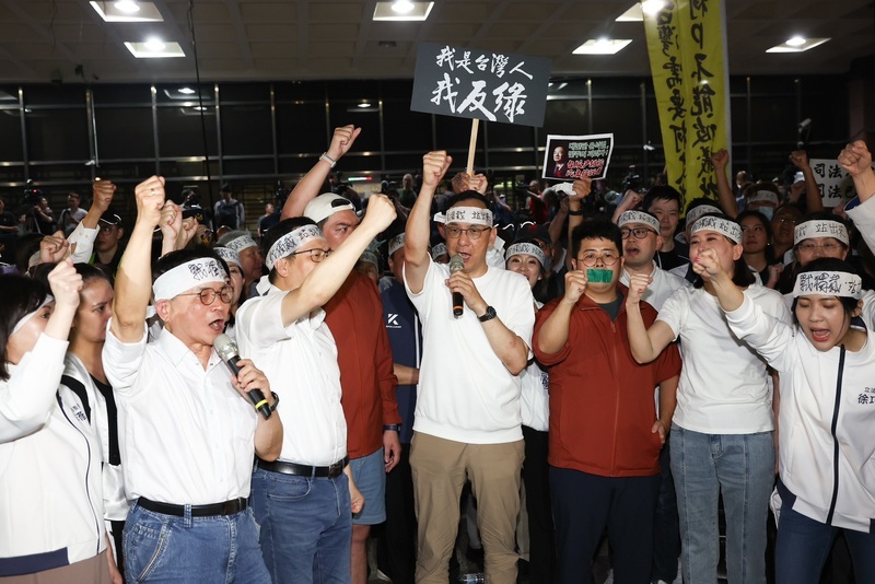 藍營北檢外抗議 北市警：通知朱立倫楊智伃謝龍介到案說明