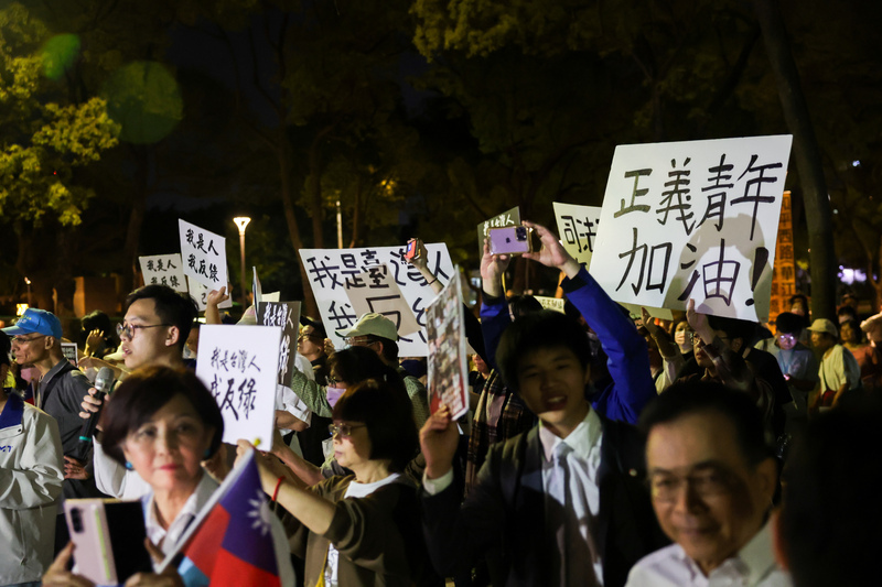 黃呂錦茹遭聲押禁見晚間開庭 藍營場外聲援