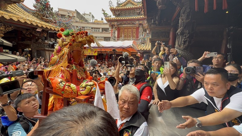 白沙屯媽祖飆速36小時抵北港  數十萬人夾道迎接