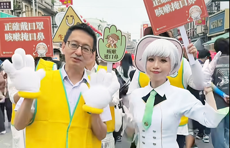 媽祖繞境吸人潮  羅一鈞化身「防疫隊長」
