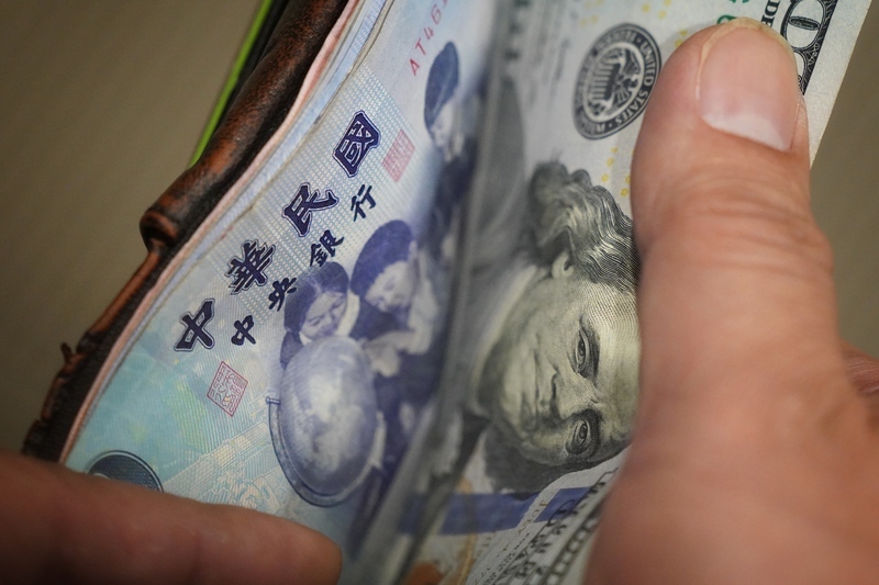 新台幣匯率收貶 學者：升值格局恐延續至年底