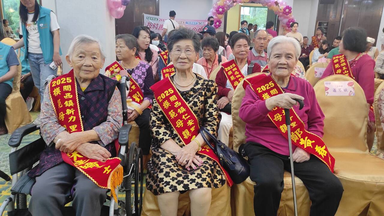 母親節快樂!  aˊ meˊ ngaiˇ oi ngˇ(媽媽我愛您)