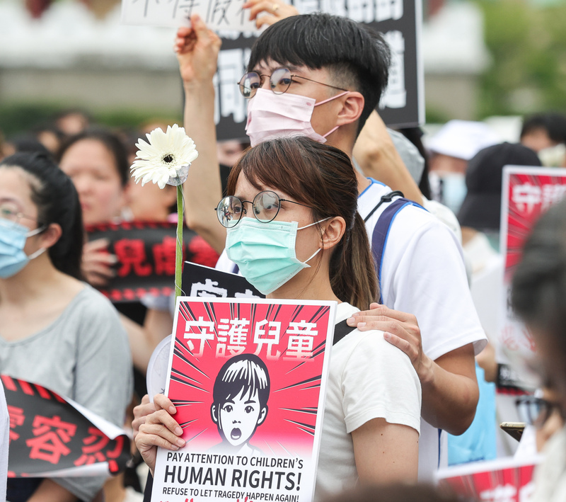 民眾上凱道批剴剴案失職 北市社會局：持續精進
