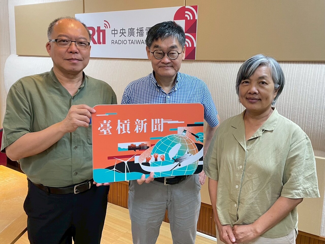 詩意跨界、釣出人間——《人間魚詩生活誌》讓詩與時代對話