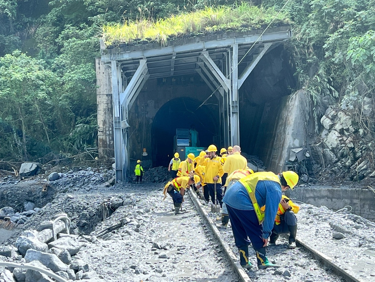 台鐵北迴線東線恢復通行 西線受損嚴重、何時搶通待評估(影音)