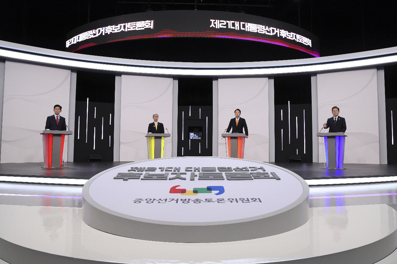 南韓總統候選人首場電視辯論 李在明談不介入兩岸被批親中