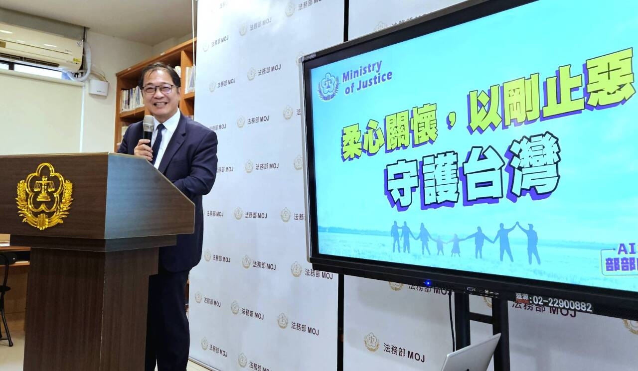 法務部端打詐成績單 偵破詐團2923件 查扣不法242億餘元