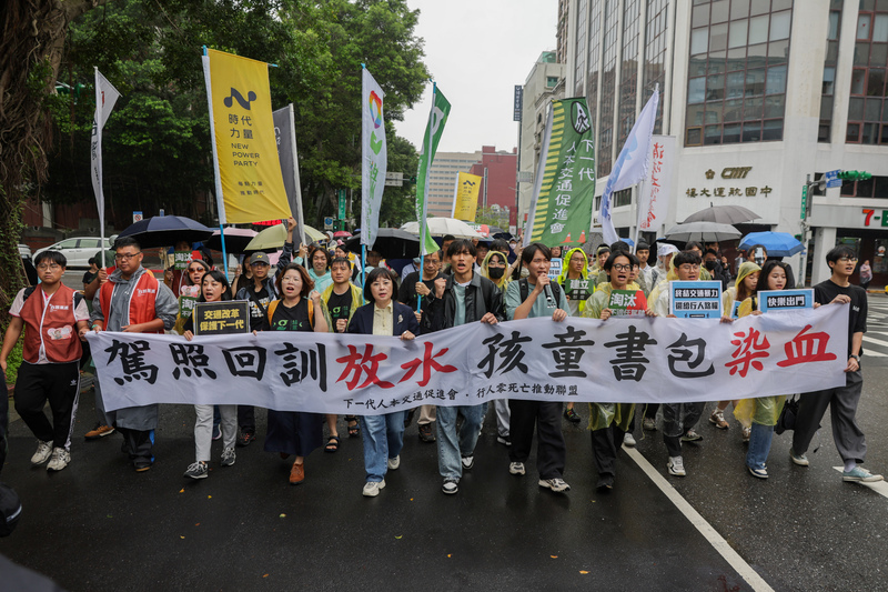 民團遊行提三大訴求 要求駕照全面回訓 改善高齡換照制
