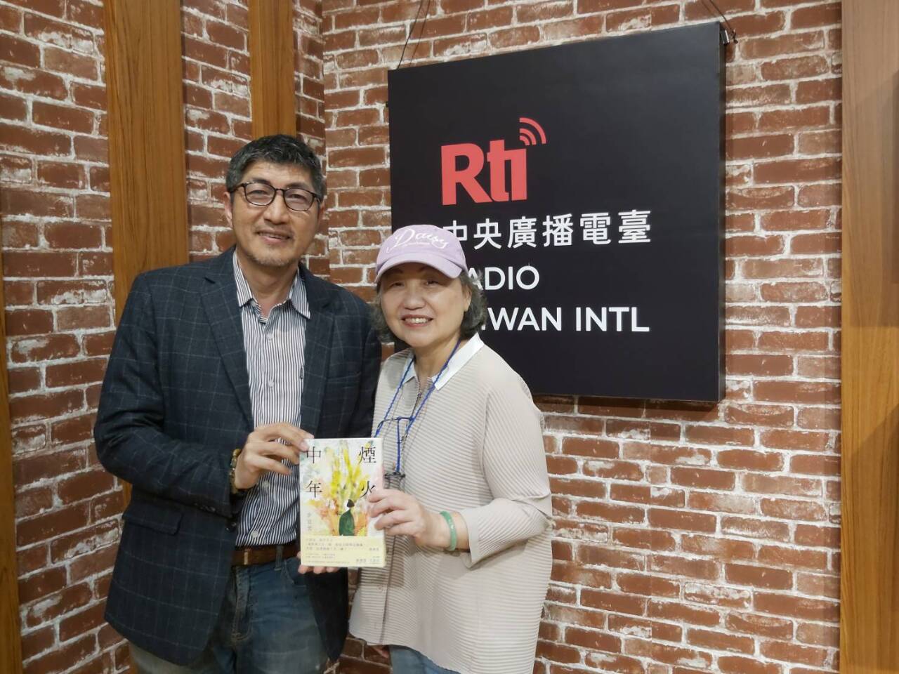 回首來時路∕專訪余宜芳談《煙火中年》的生命梳理