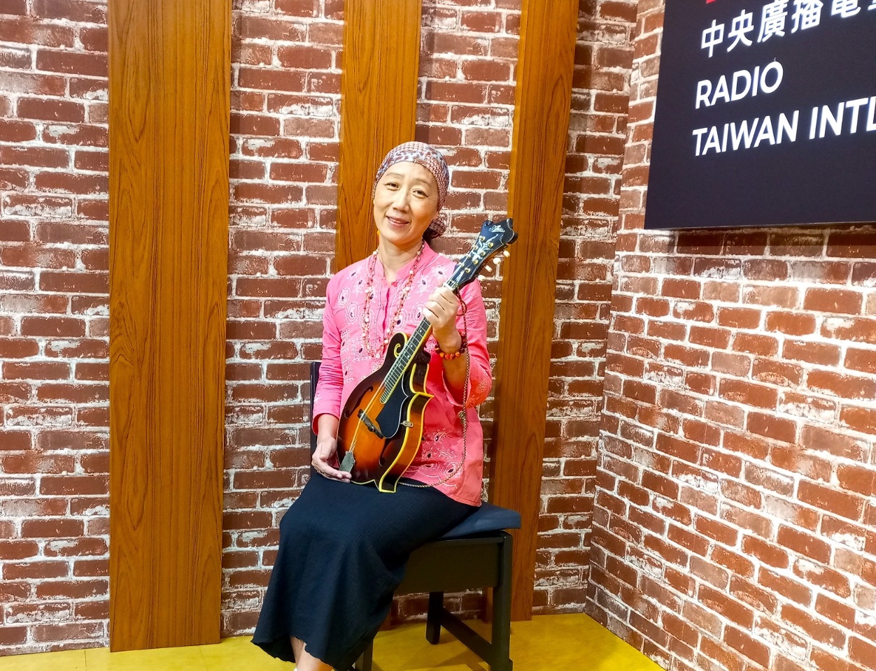六月紀事+ Junjun姐姐推介琵雅．露芝  June Chronicles + June on Peia