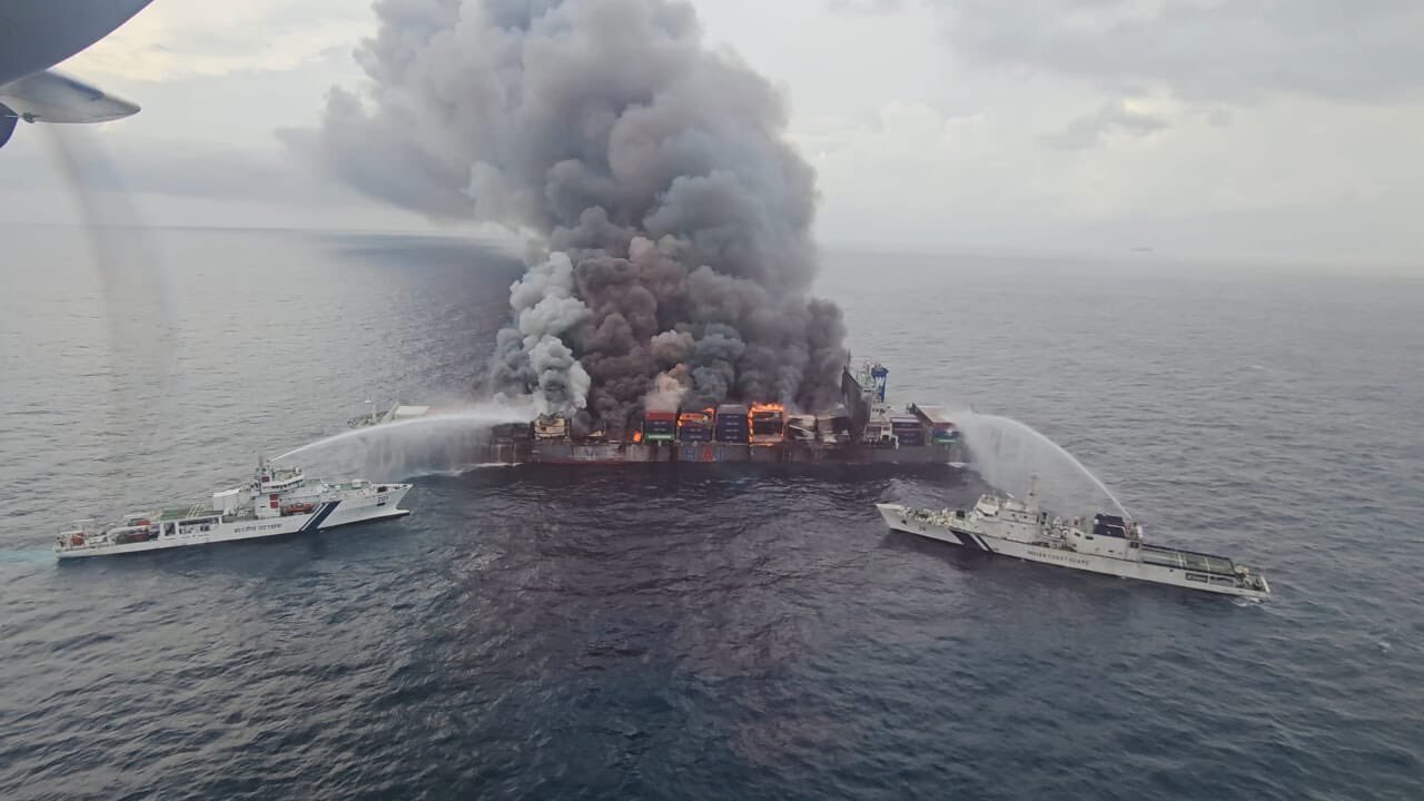 印度海警：萬海旺春輪火勢持續 船身傾斜10至15度
