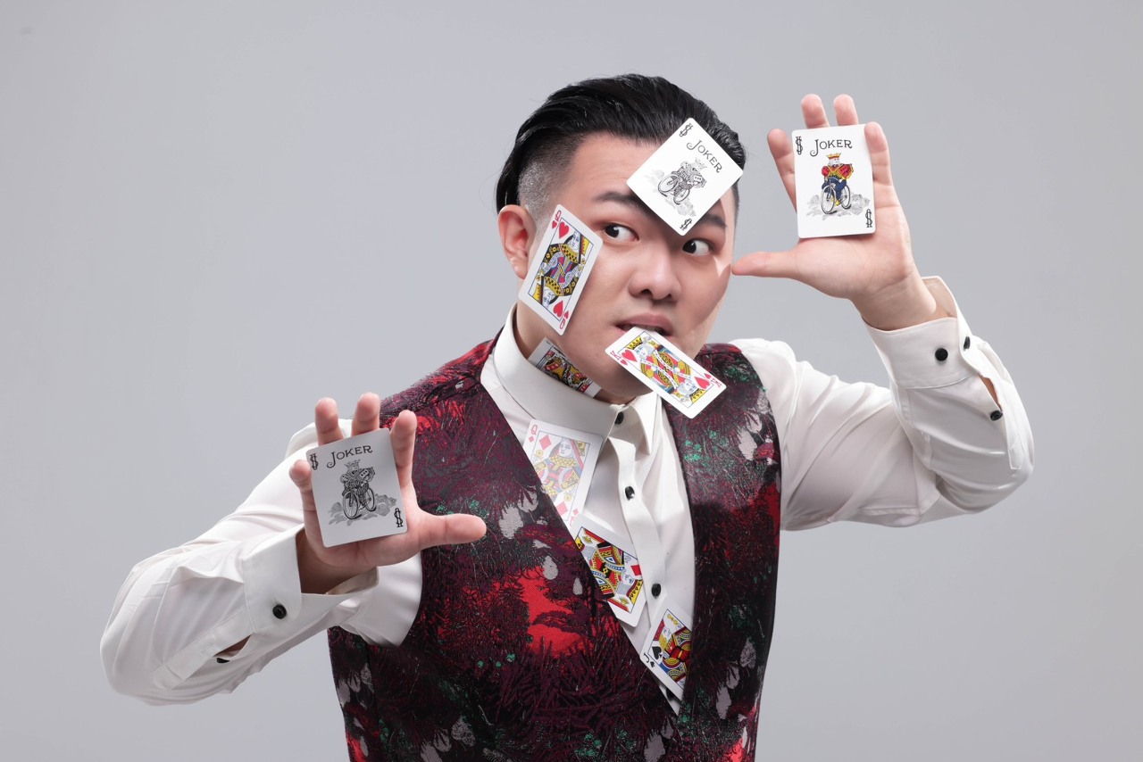 不斷顛覆魔術表演，杜奇在觀眾的讚嘆聲找到自信和快樂