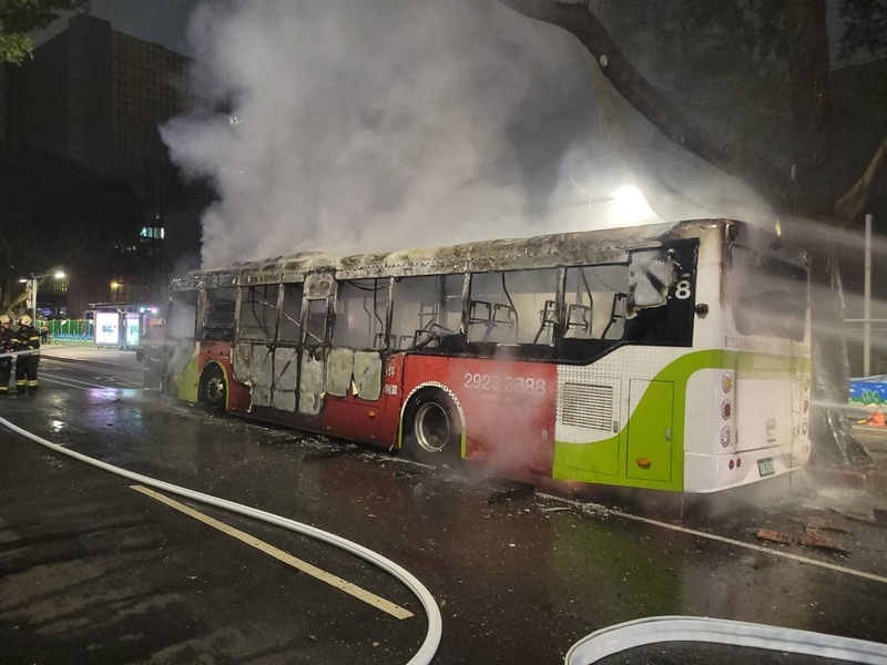 北市262電動公車起火 華德動能：電池無事故紀錄