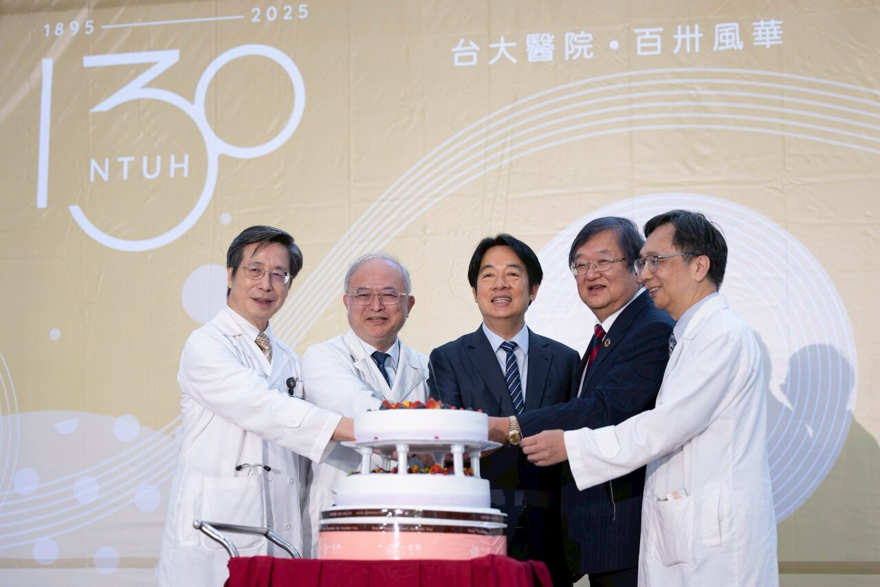 總統：力推癌症防治 盼台大醫院助力達標