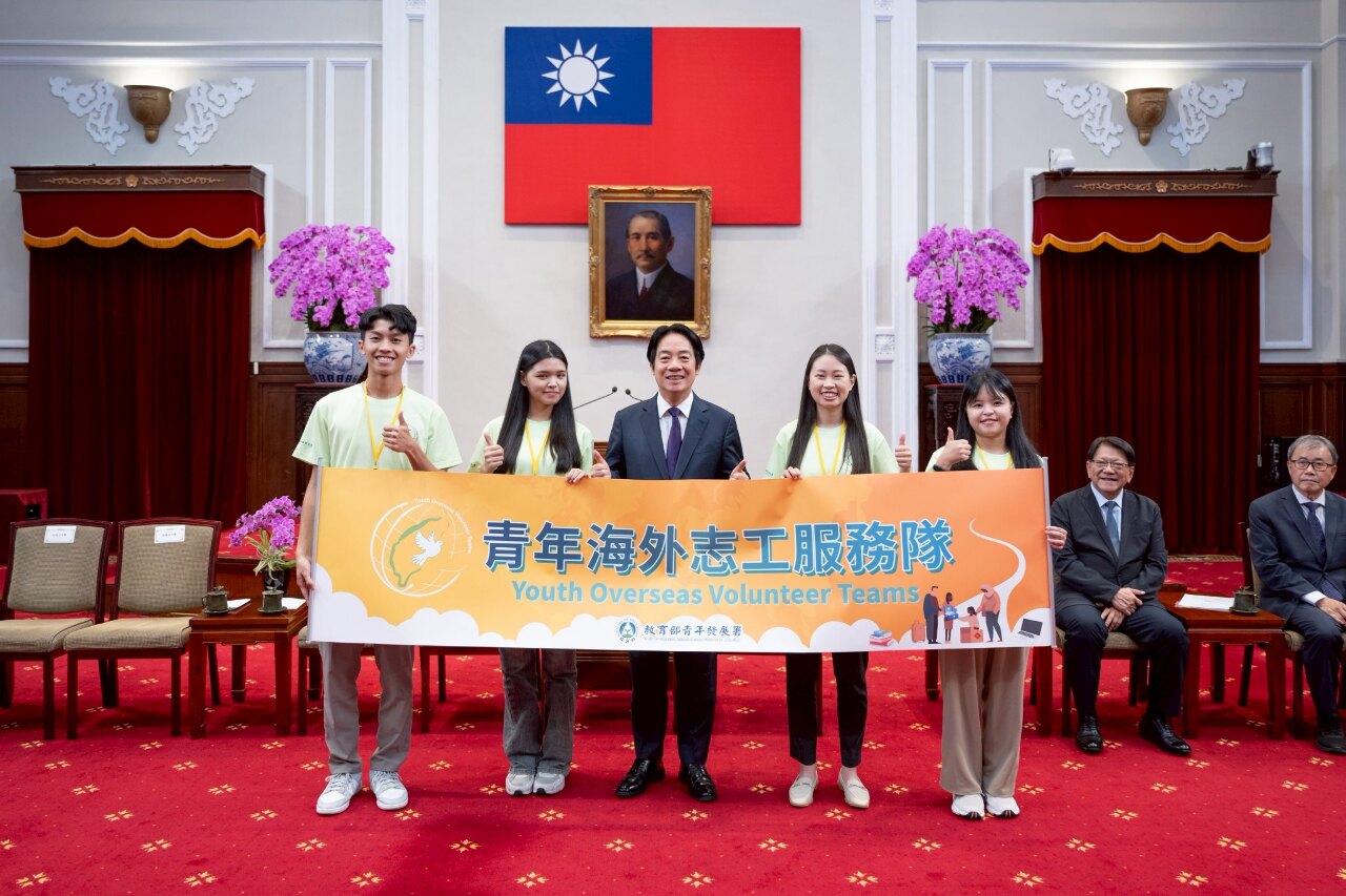 為青年海外志工授旗 總統：讓世界看見台灣